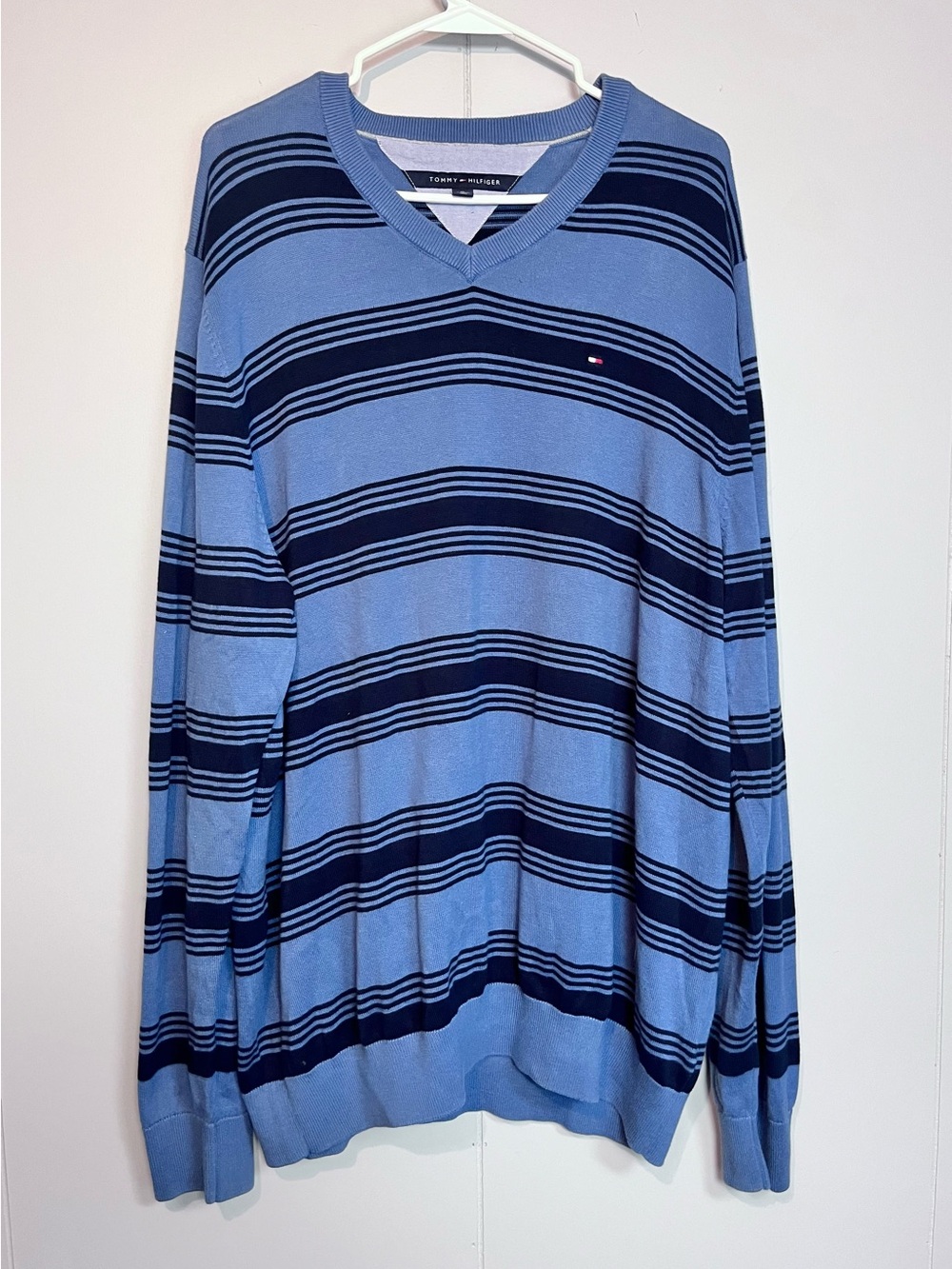 Tommy Hilfiger Men’s XL Blue Striped V-Neck Sweater 100% Cotton